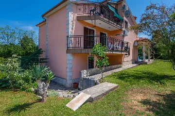 Nedešćina Villa for Up to 8 Guests with Private Pool