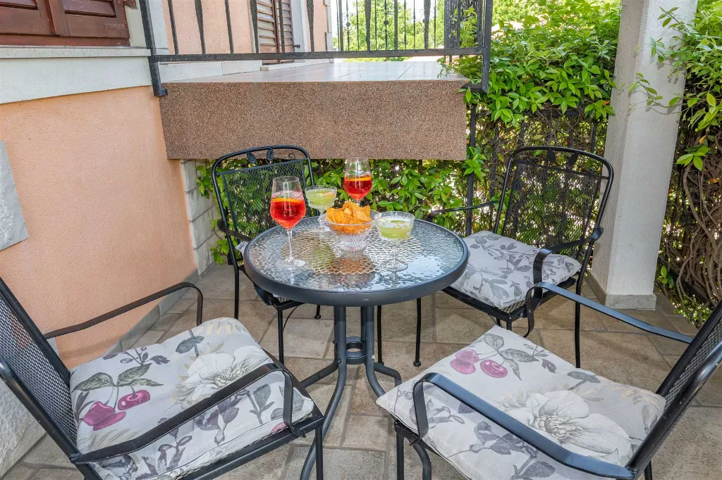 Nedešćina Villa for Up to 8 Guests with Private Pool