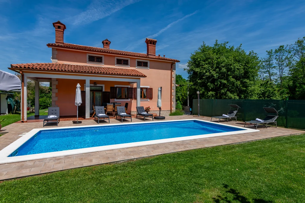 Nedešćina Villa for Up to 8 Guests with Private Pool