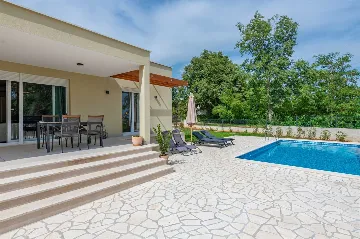 Ground-Floor House with Pool in Labin