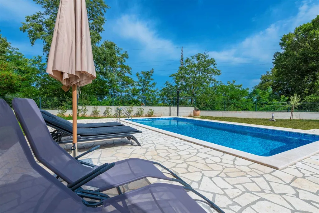 Ground-Floor House with Pool in Labin