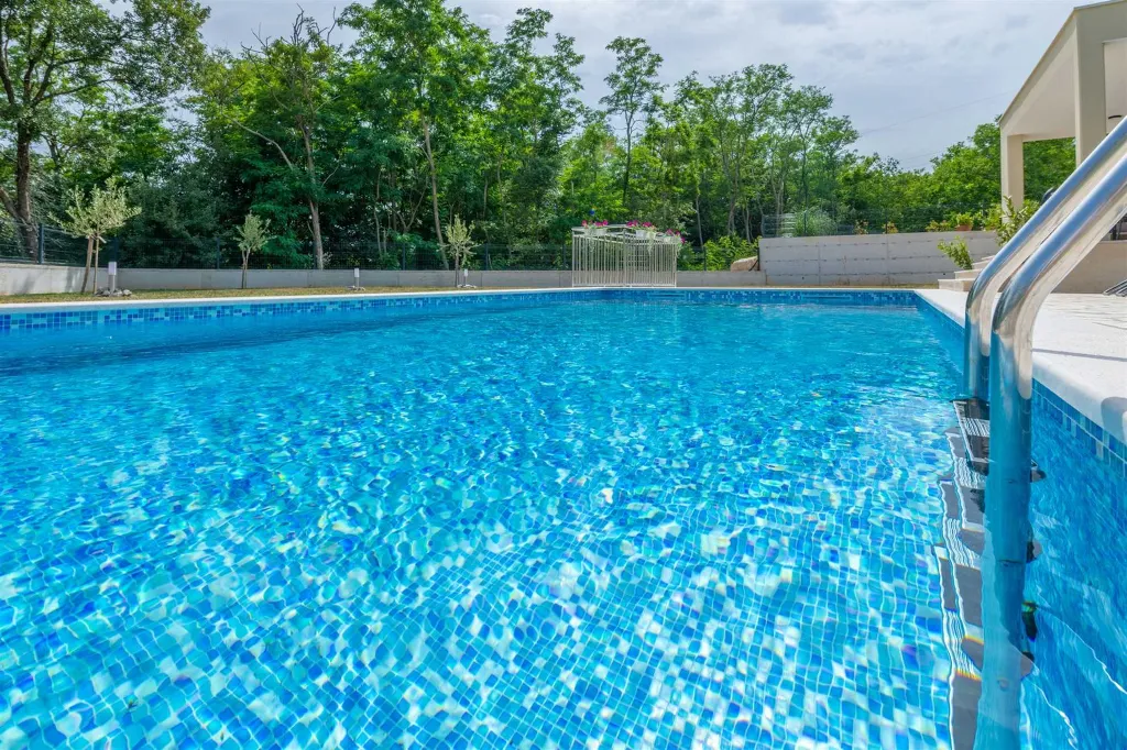 Ground-Floor House with Pool in Labin