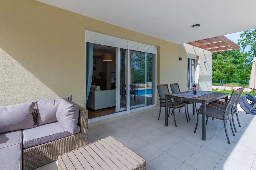 Ground-Floor House with Pool in Labin