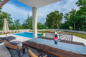 Ground-Floor House with Pool in Labin