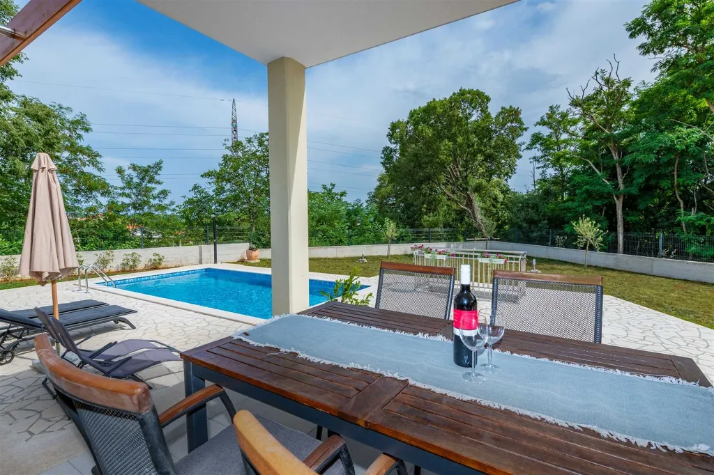 Ground-Floor House with Pool in Labin