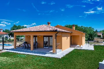 3-Bedroom House with Pool in Nedešćina