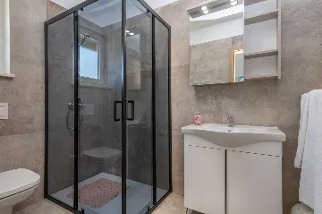 3-Bedroom House with Pool in Nedešćina