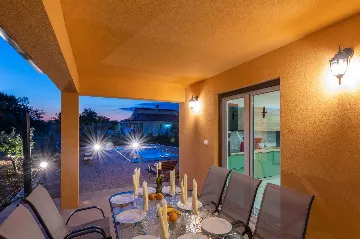 3-Bedroom House with Pool in Nedešćina