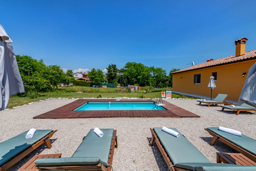 3-Bedroom House with Pool in Nedešćina
