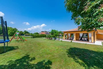 3-Bedroom House with Pool in Nedešćina