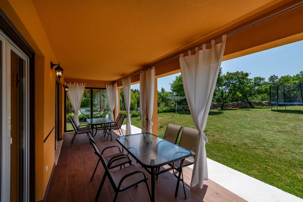 3-Bedroom House with Pool in Nedešćina