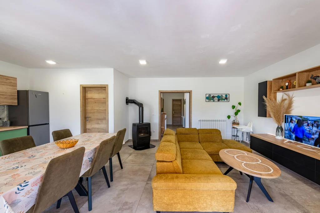 3-Bedroom House with Pool in Nedešćina