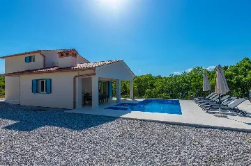 3-Bedroom House with Pool in Labin