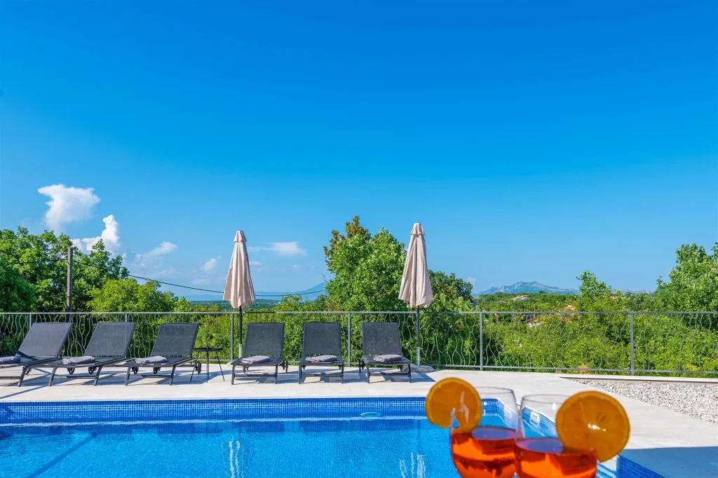 3-Bedroom House with Pool in Labin