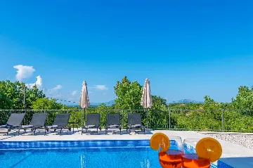 3-Bedroom House with Pool in Labin