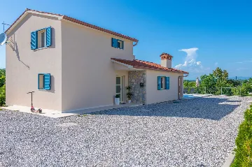 3-Bedroom House with Pool in Labin