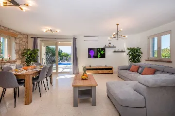 3-Bedroom House with Pool in Labin