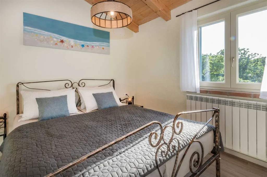 3-Bedroom House with Pool in Labin