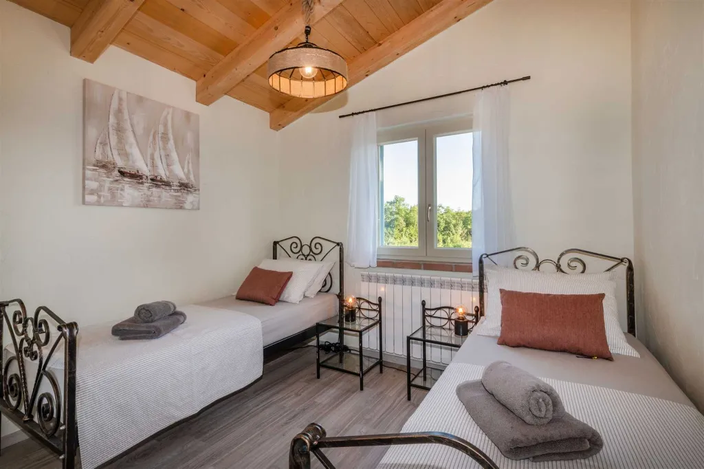 3-Bedroom House with Pool in Labin