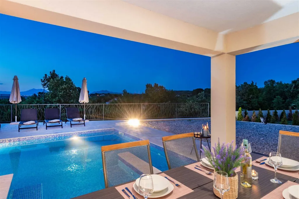 3-Bedroom House with Pool in Labin