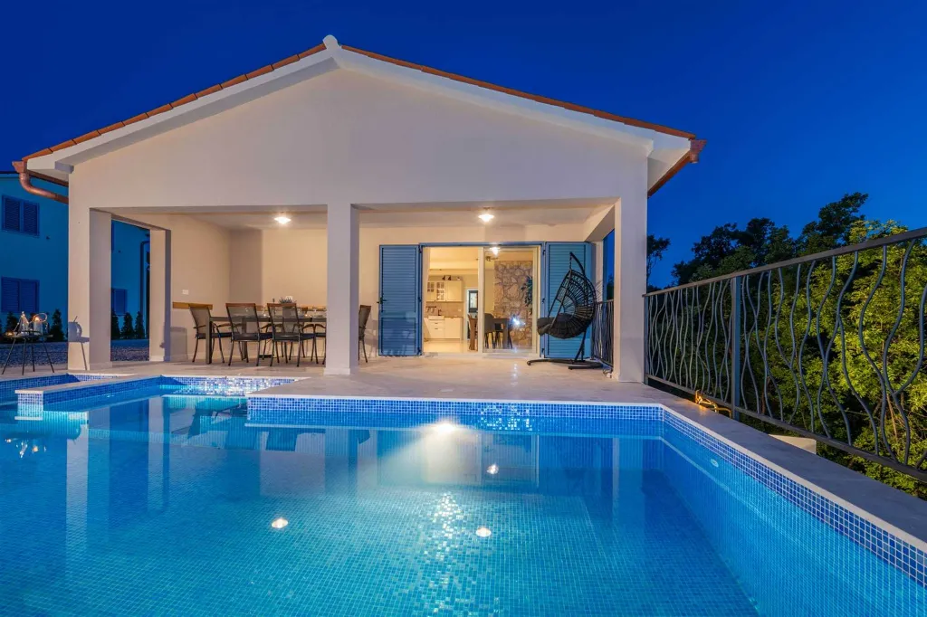3-Bedroom House with Pool in Labin