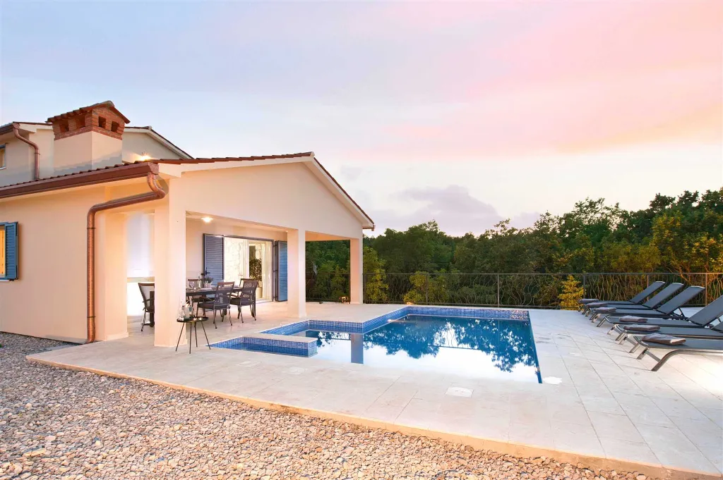 3-Bedroom House with Pool in Labin