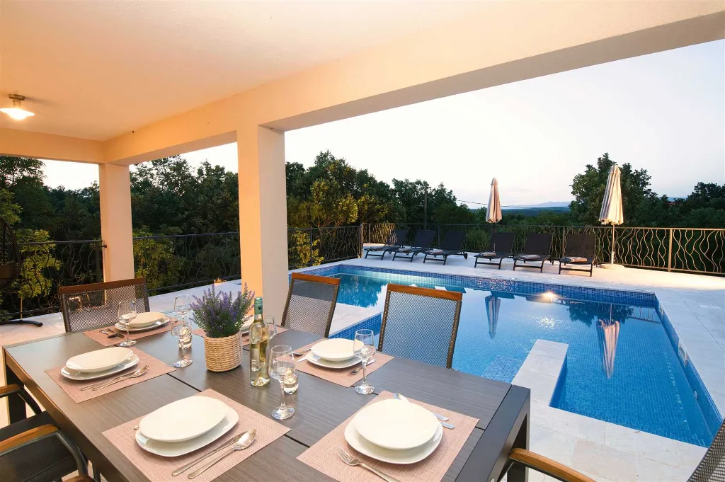 3-Bedroom House with Pool in Labin