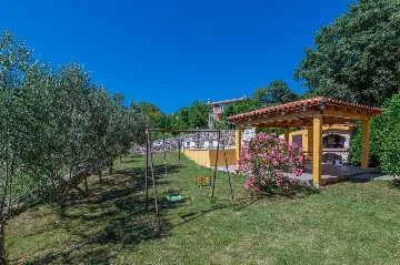House with Pool and Sea View in Labin