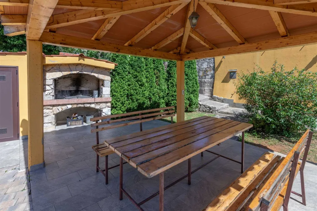 House with Pool and Sea View in Labin