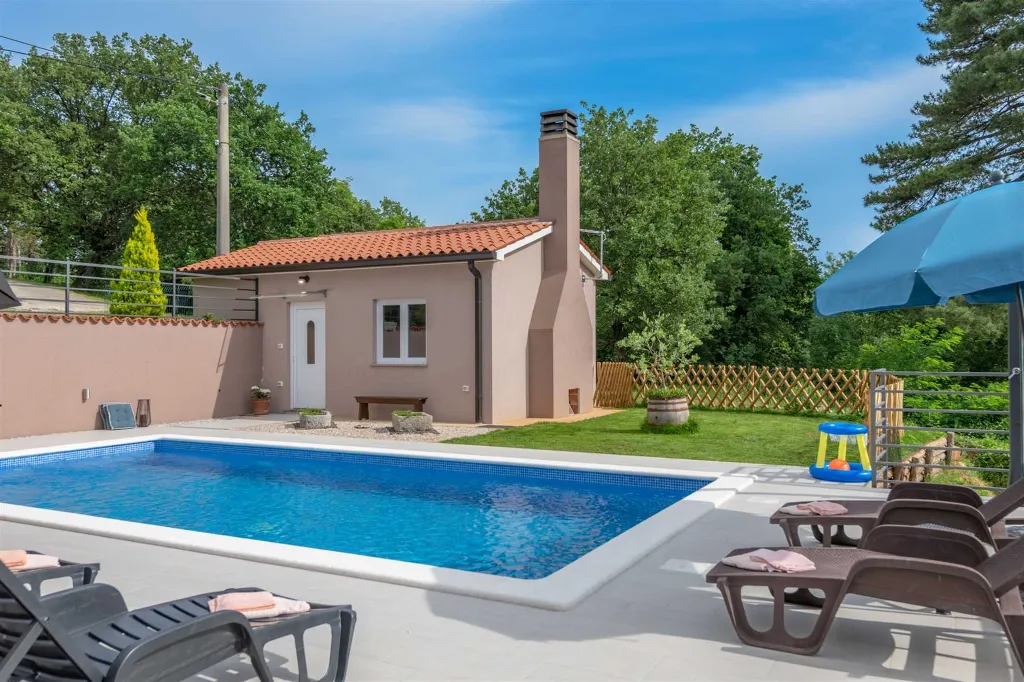 Renovated House with Pool in Sveta Nedelja