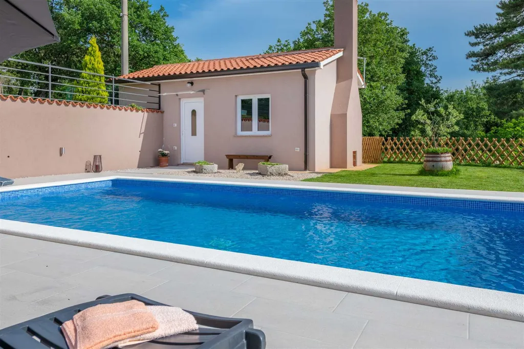 Renovated House with Pool in Sveta Nedelja