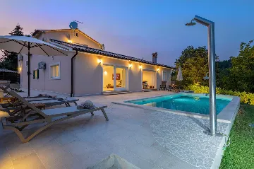 House with Pool and Rooftop Terrace in Pazin