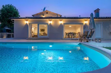 House with Pool and Rooftop Terrace in Pazin