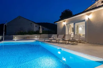 House with Pool and Rooftop Terrace in Pazin