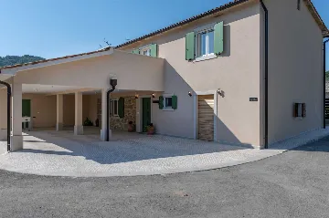 House with Pool and Rooftop Terrace in Pazin