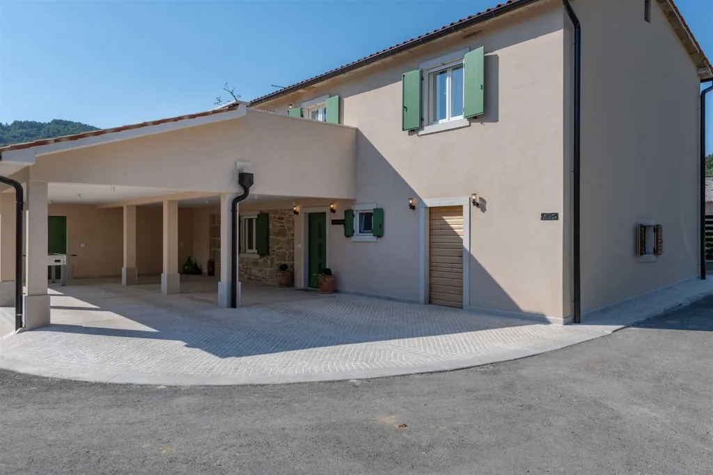 House with Pool and Rooftop Terrace in Pazin