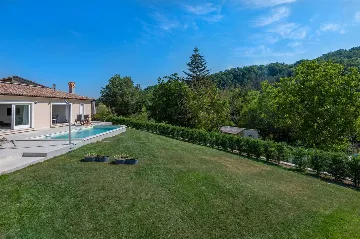 House with Pool and Rooftop Terrace in Pazin