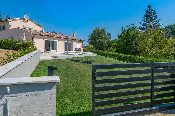 House with Pool and Rooftop Terrace in Pazin