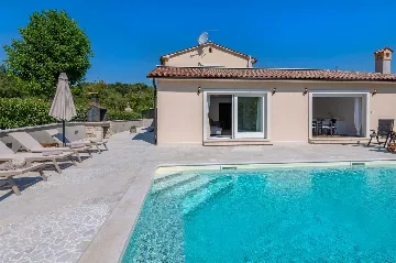 House with Pool and Rooftop Terrace in Pazin