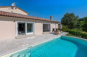 House with Pool and Rooftop Terrace in Pazin