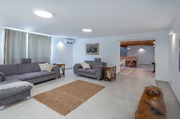 House with Pool and Rooftop Terrace in Pazin