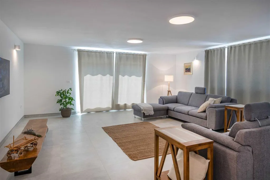 House with Pool and Rooftop Terrace in Pazin