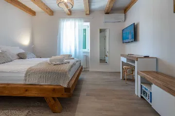 House with Pool and Rooftop Terrace in Pazin