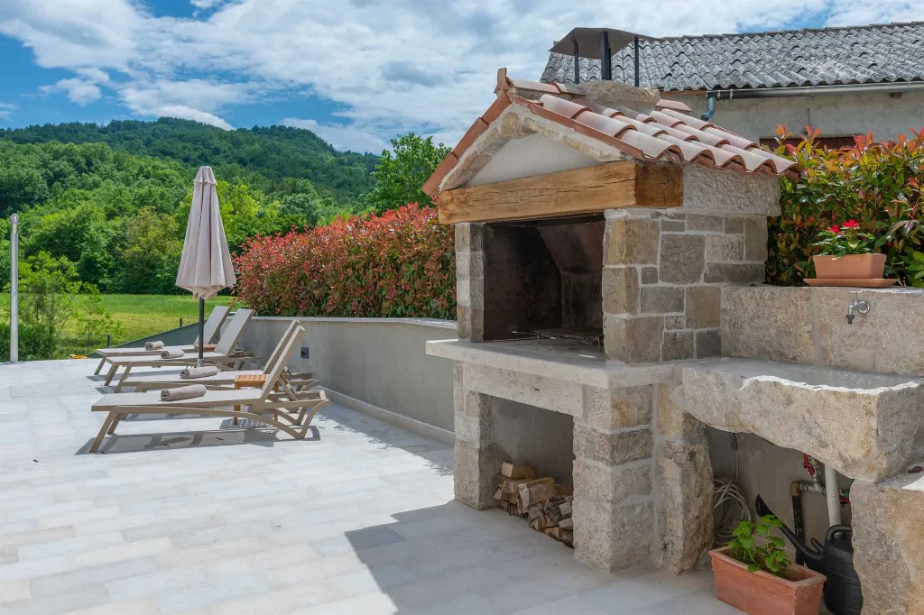 House with Pool and Rooftop Terrace in Pazin