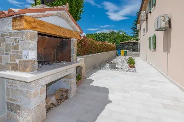 House with Pool and Rooftop Terrace in Pazin