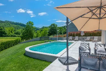 House with Pool and Rooftop Terrace in Pazin