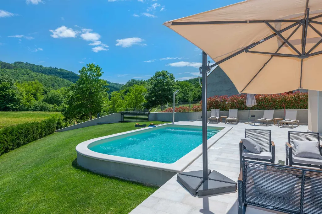 House with Pool and Rooftop Terrace in Pazin