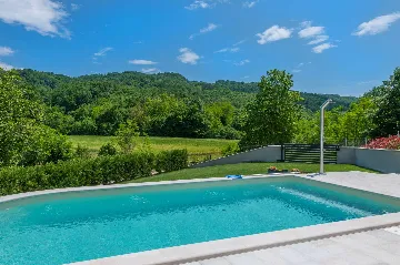 House with Pool and Rooftop Terrace in Pazin