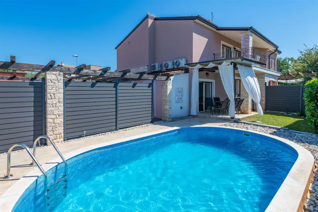 2-Bedroom Apartment in Umag with Private Pool