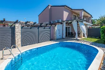 2-Bedroom Apartment in Umag with Private Pool